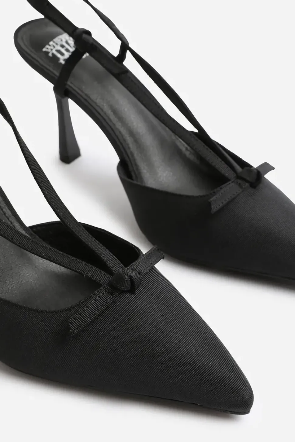'Vera' High Heel With Pointed Toe And Strap Detail